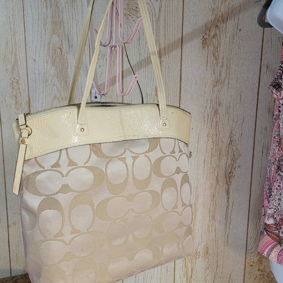 Coach shoulder bag 13x12x4 - Picture 8 of 16